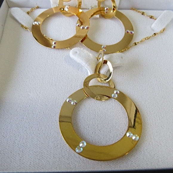 Fifth Avenue Necklace and Earrings Swarovski Crystals - Picture 2 of 7